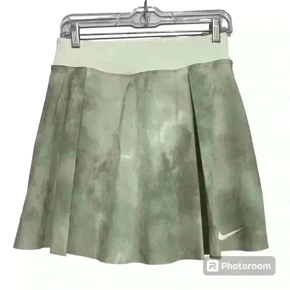 Nike NWT Dri-Fit Club Golf Skirt Built in Spandex Shorts. Women’s Size Small - Picture 1 of 10